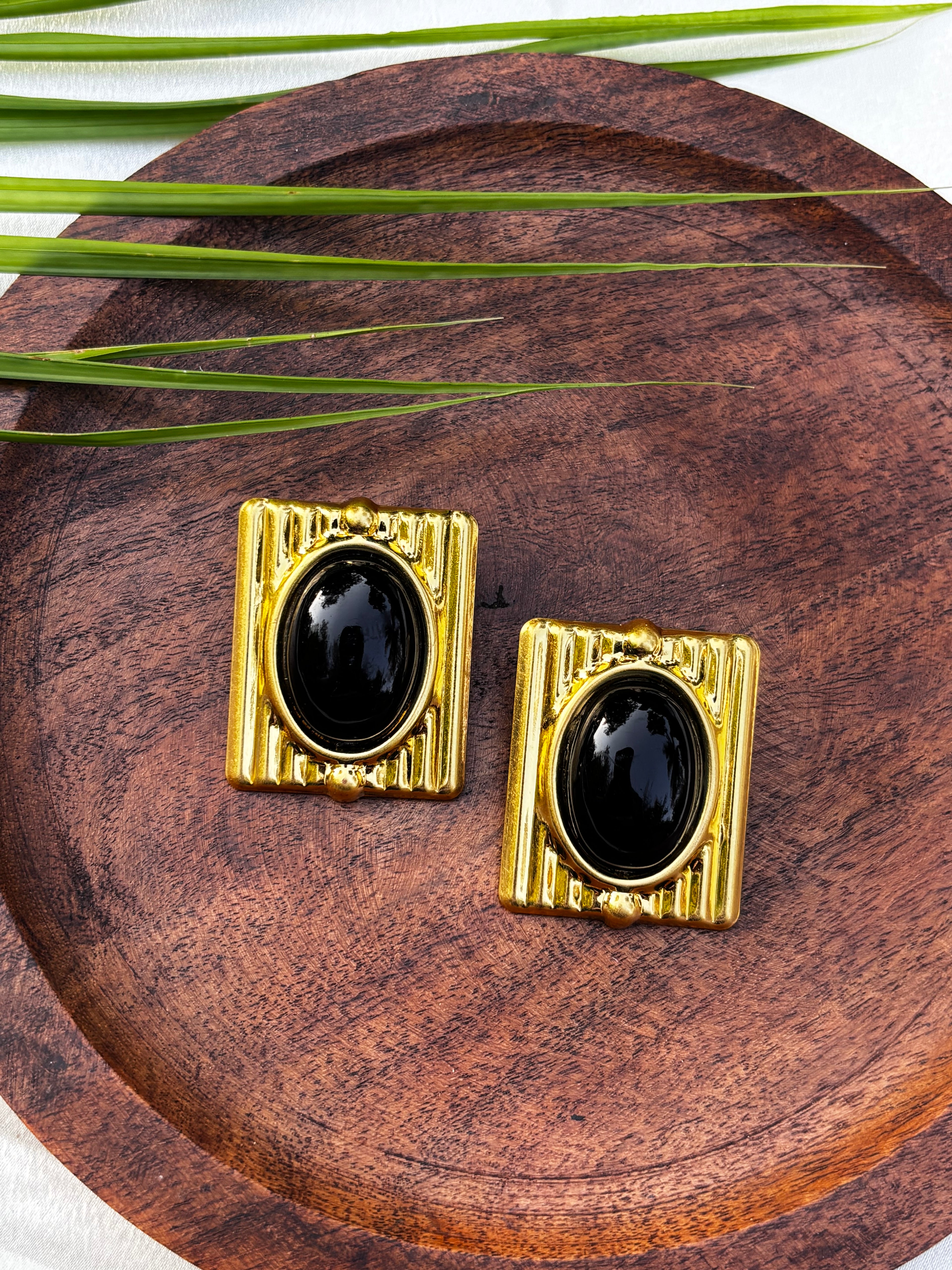 REGAL FRAME LUXE EARRING