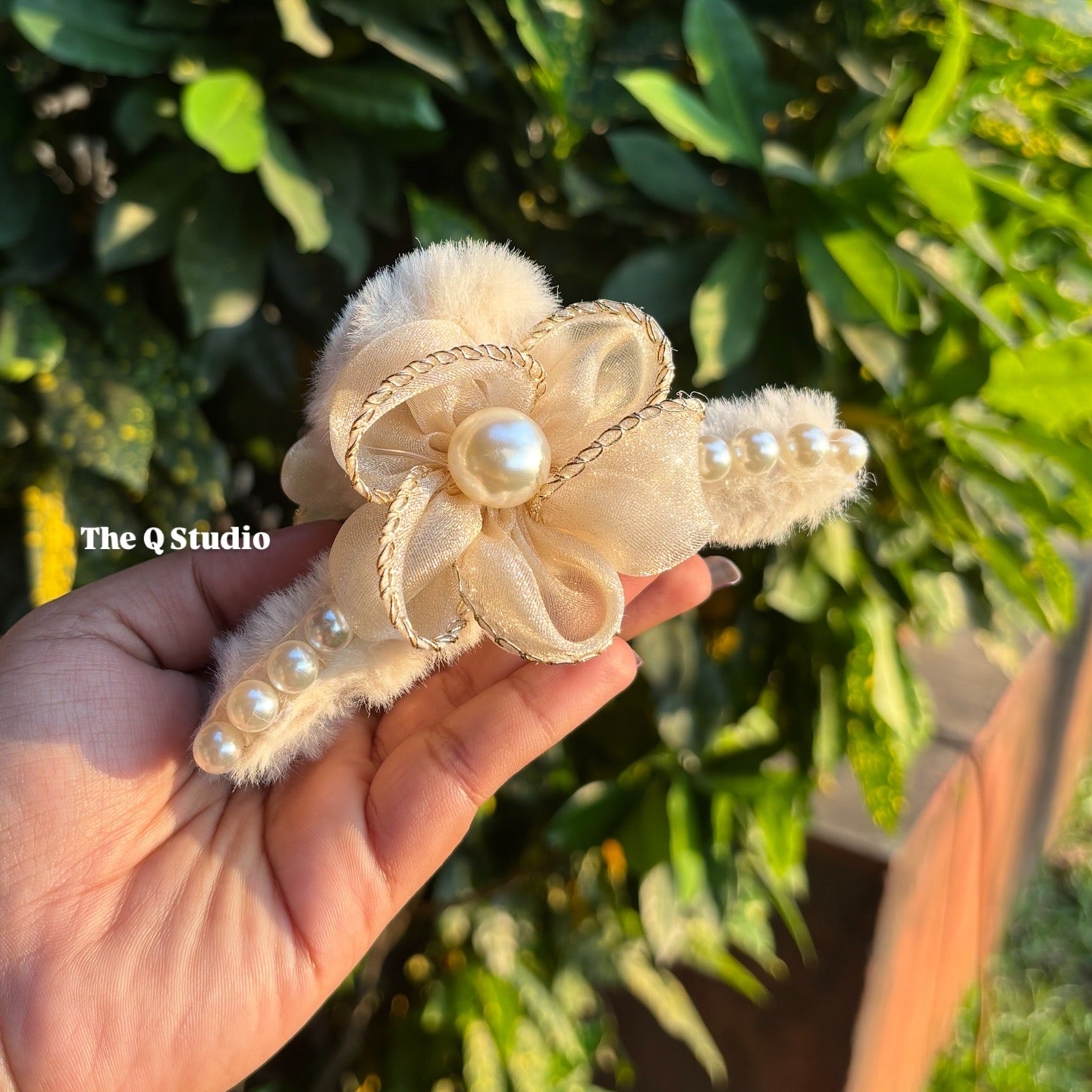 VELVET PEARL FLOWER HAIR CLAW CLIP