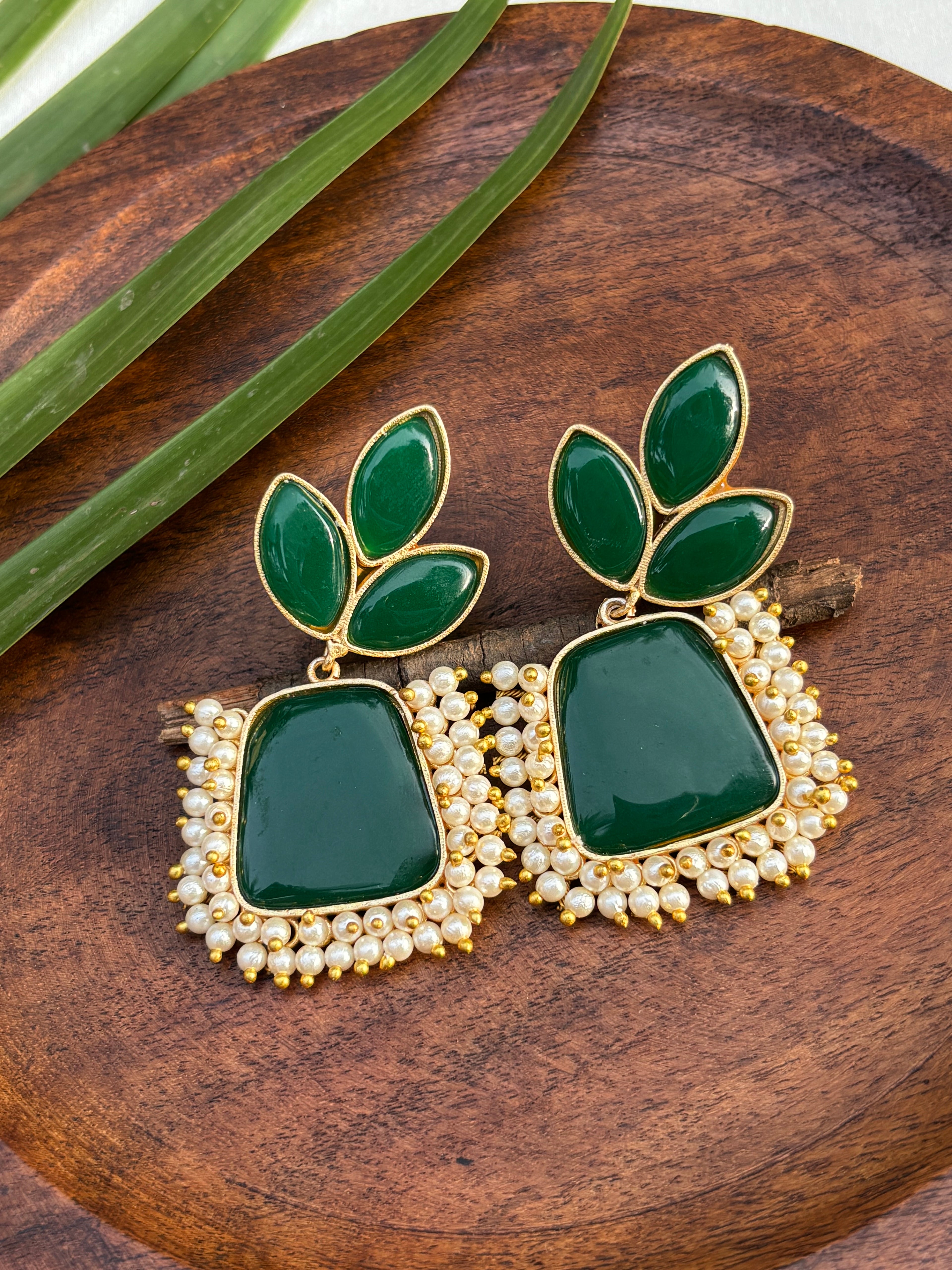 LEAF SOLID STONE EARRINGS