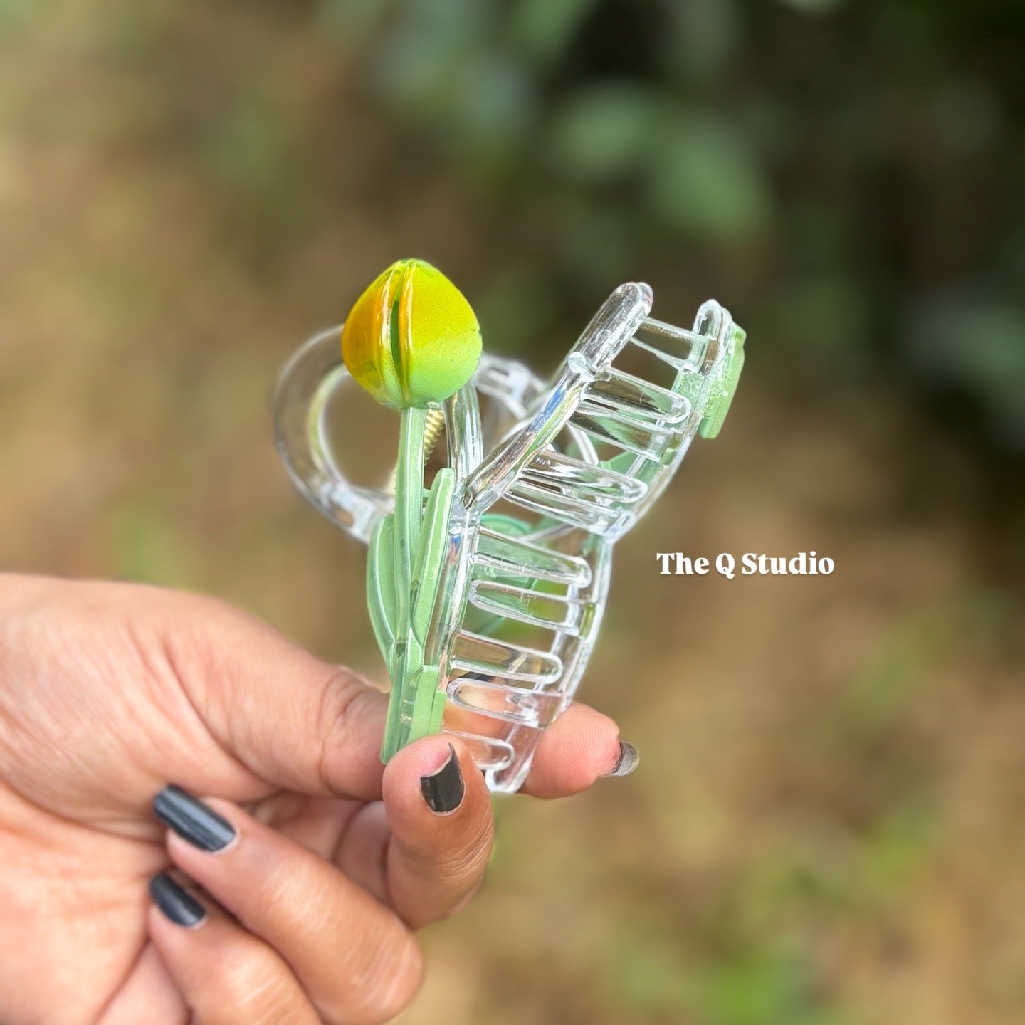 TULIP HAIR CLAW CLIP