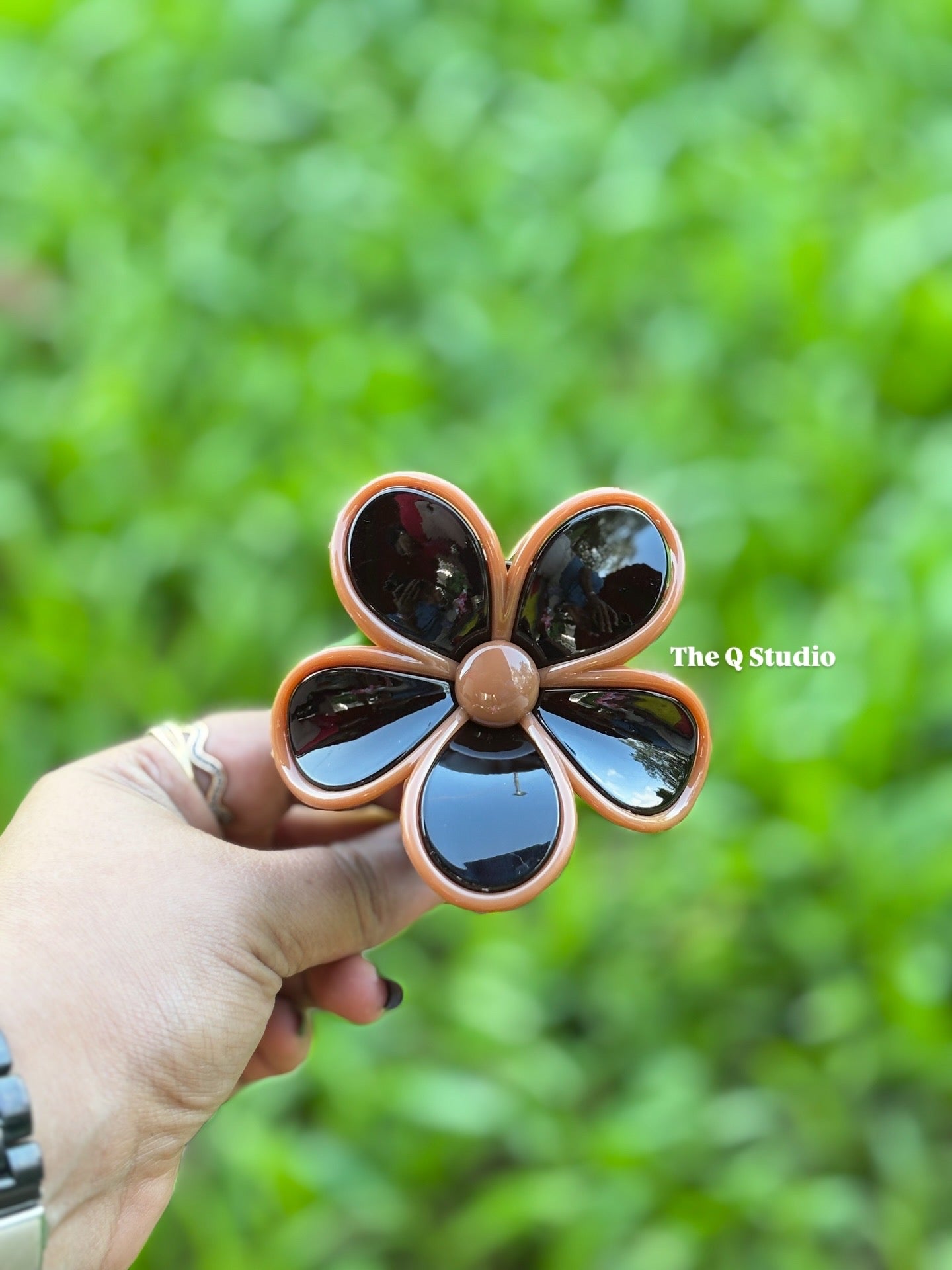 BLOOM POP HAIR CLAW CLIP