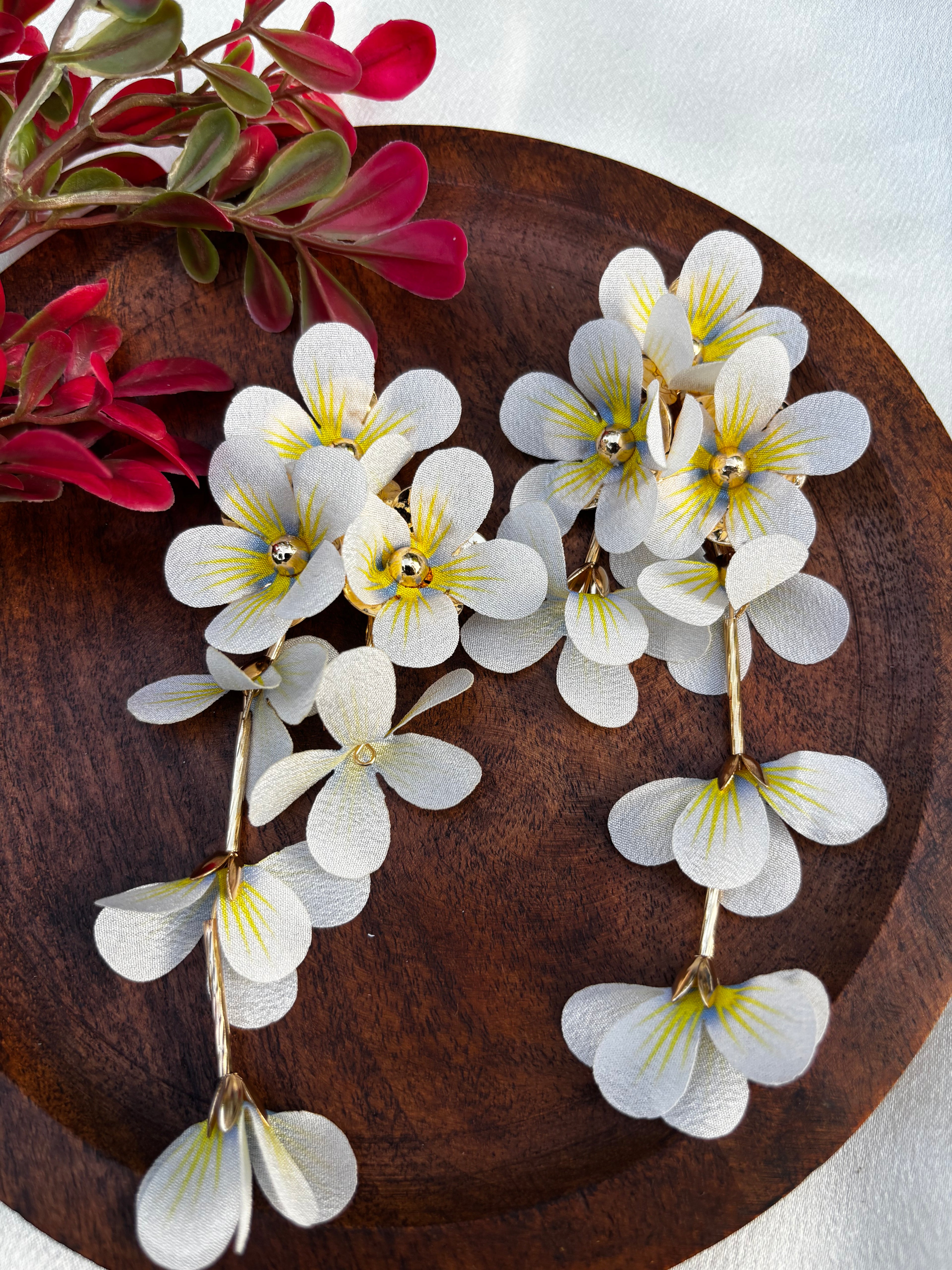 BOUQUET GLOW EARRING