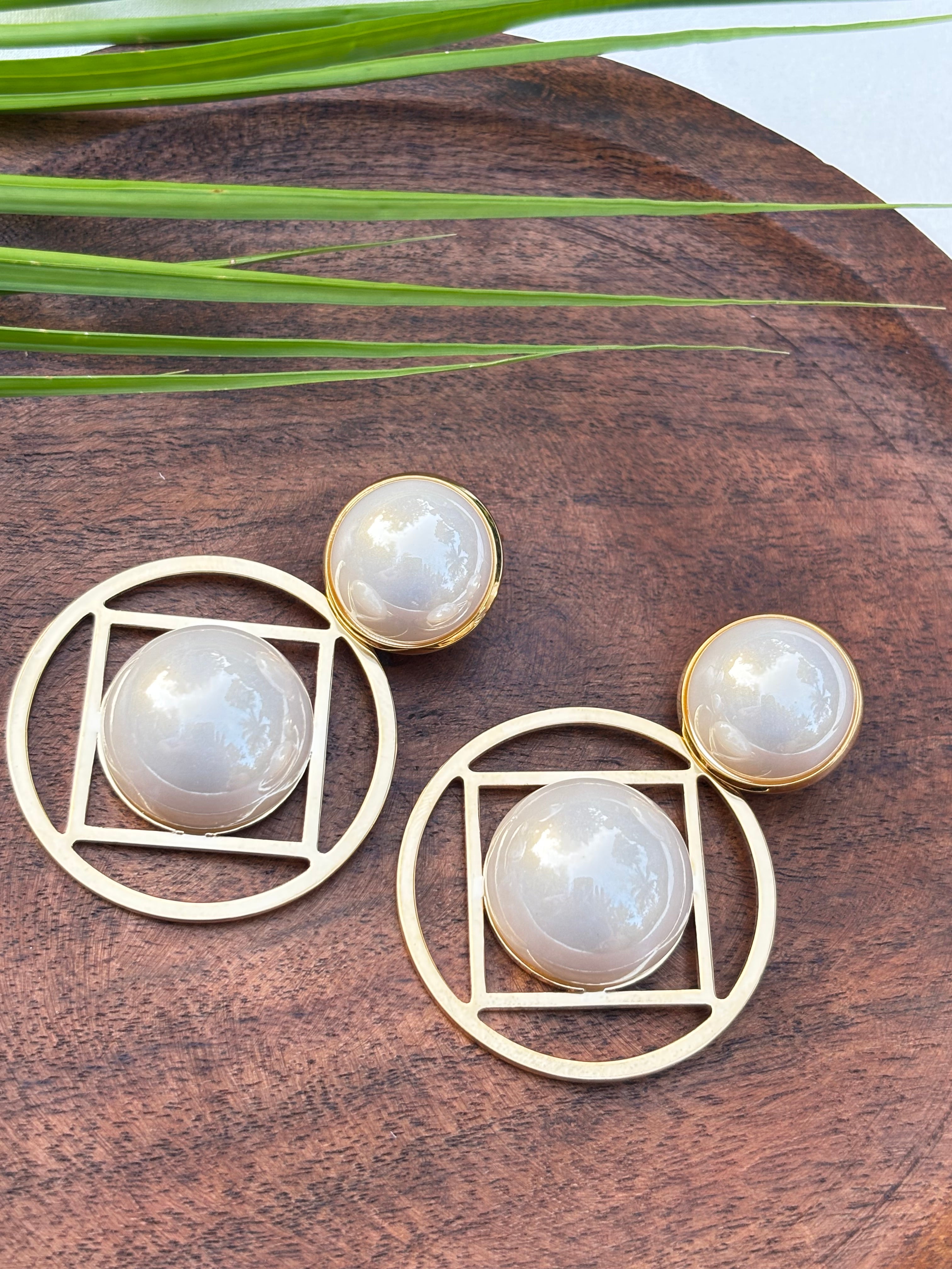 LUSTRE LINE EARRING