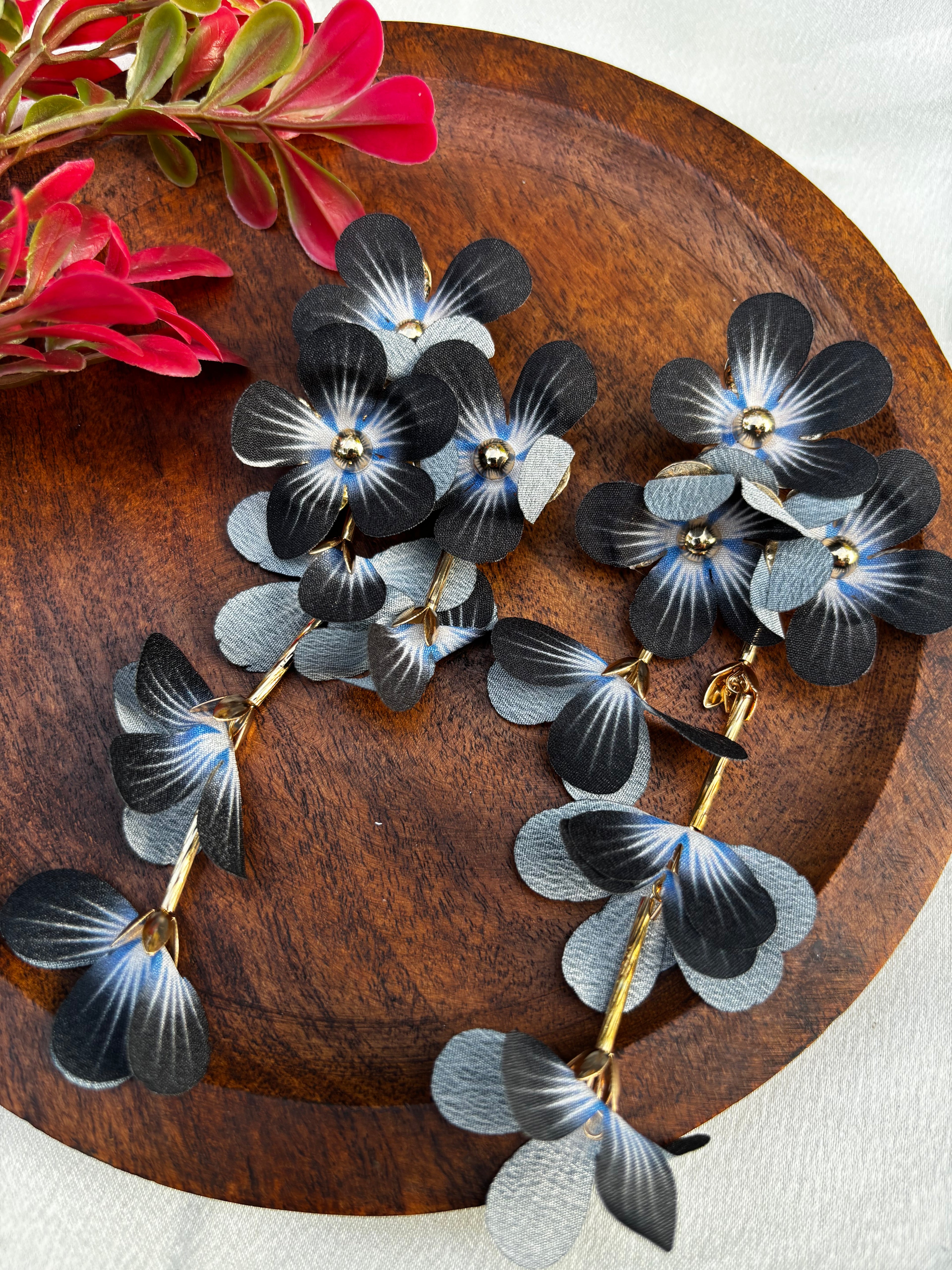 BLOOSOM CLUSTER EARRING