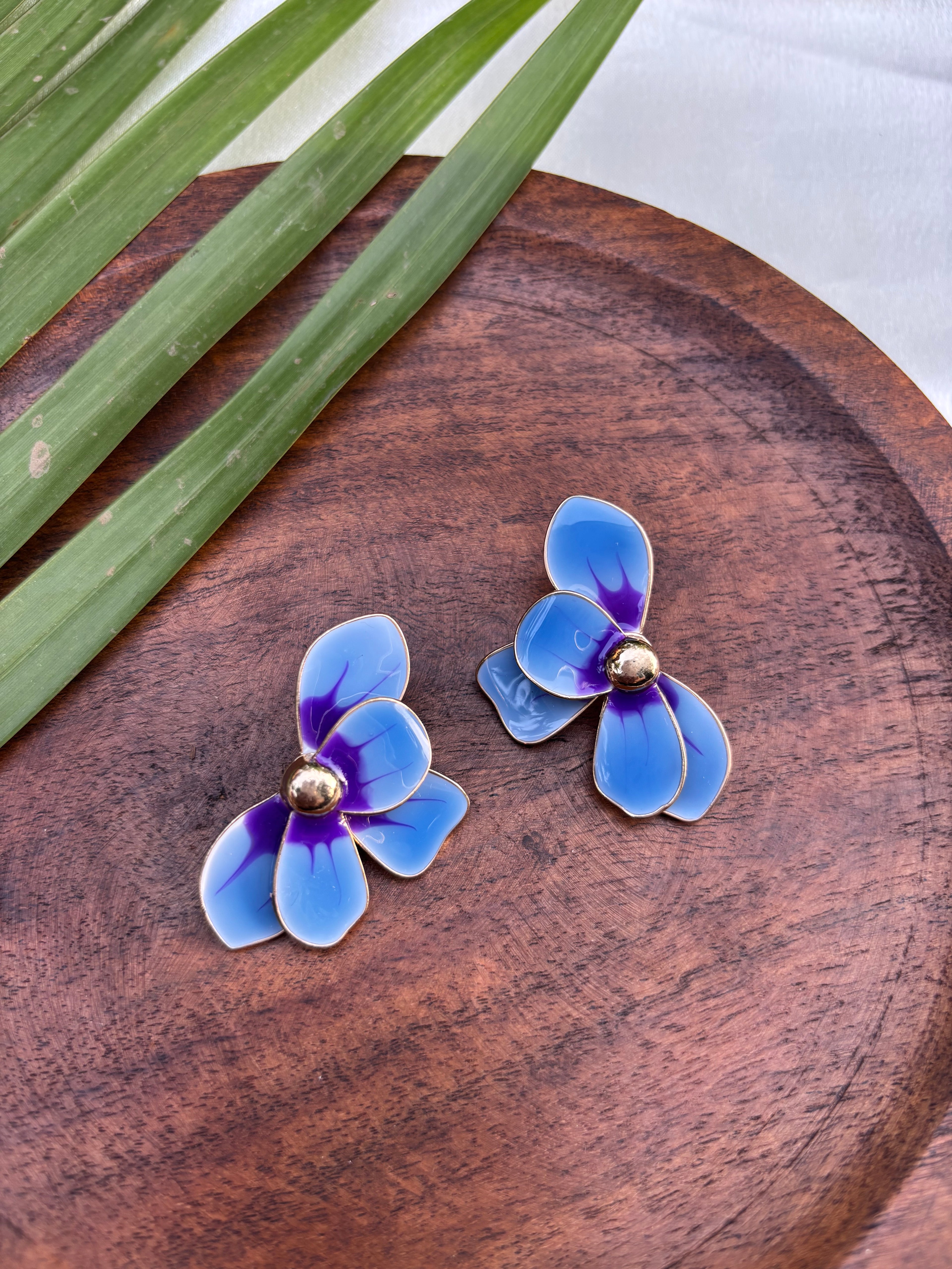 HALF PETAL EARRING