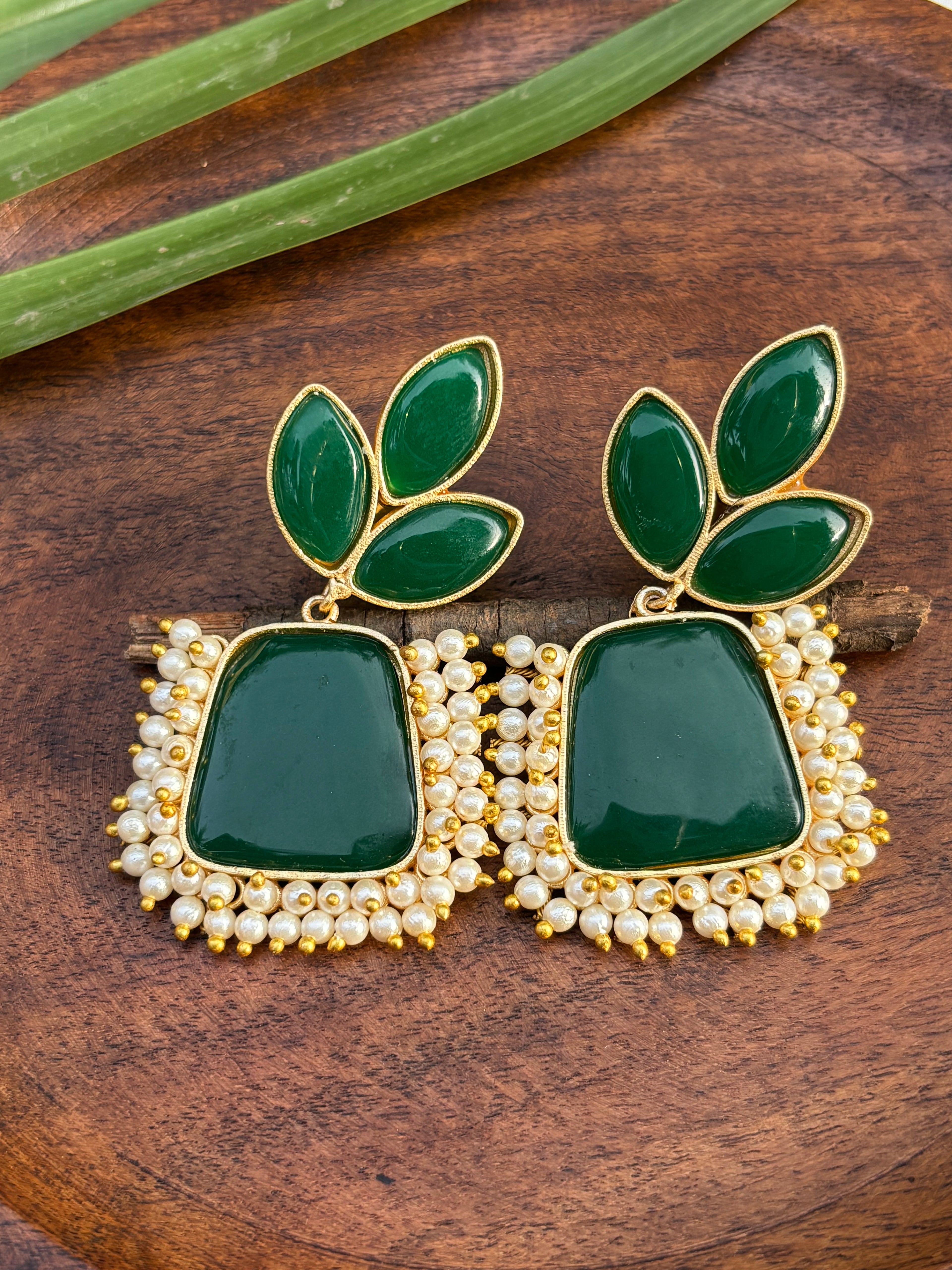 LEAF SOLID STONE EARRINGS