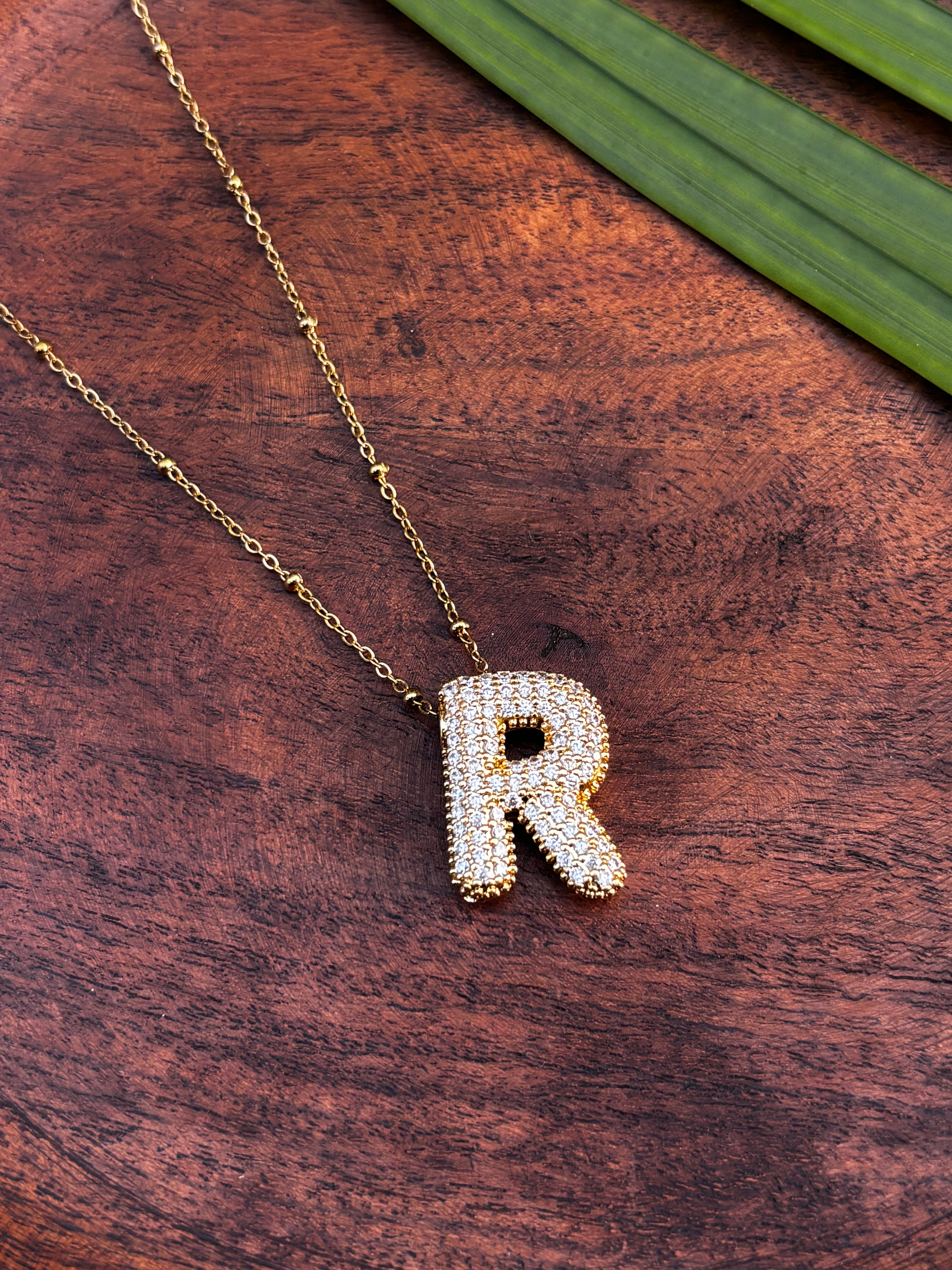 SINGLE ALPHABET DIAMOND PENDANT CHAIN NECKLACE