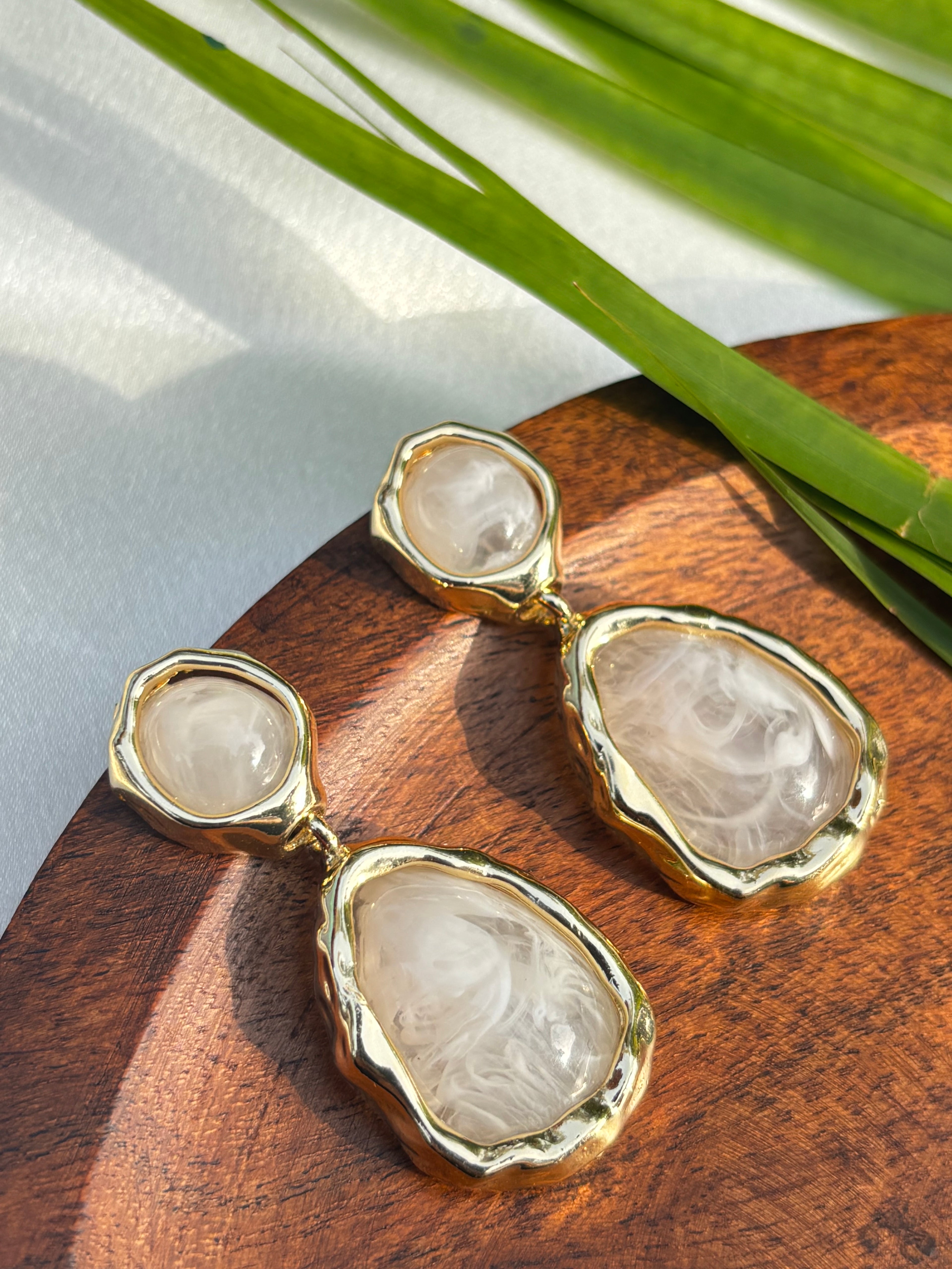 PEARL GLOW STATEMENT EARRING