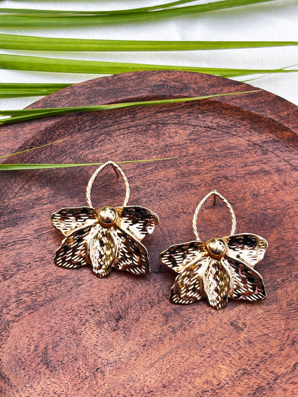 ANTITARNISH HALF FLOWER EARRING