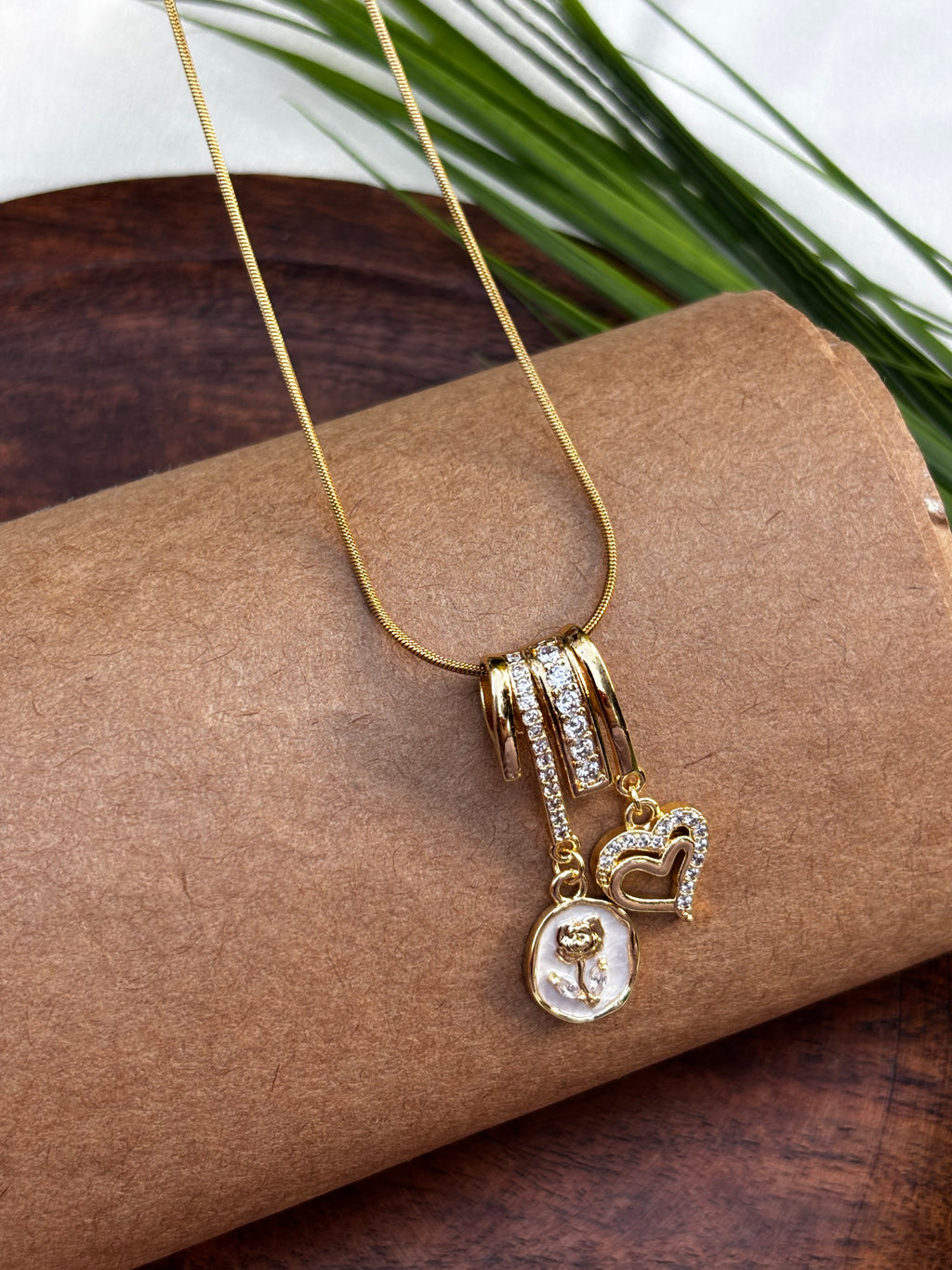 HEART CHARM PENDANT NECKLACE