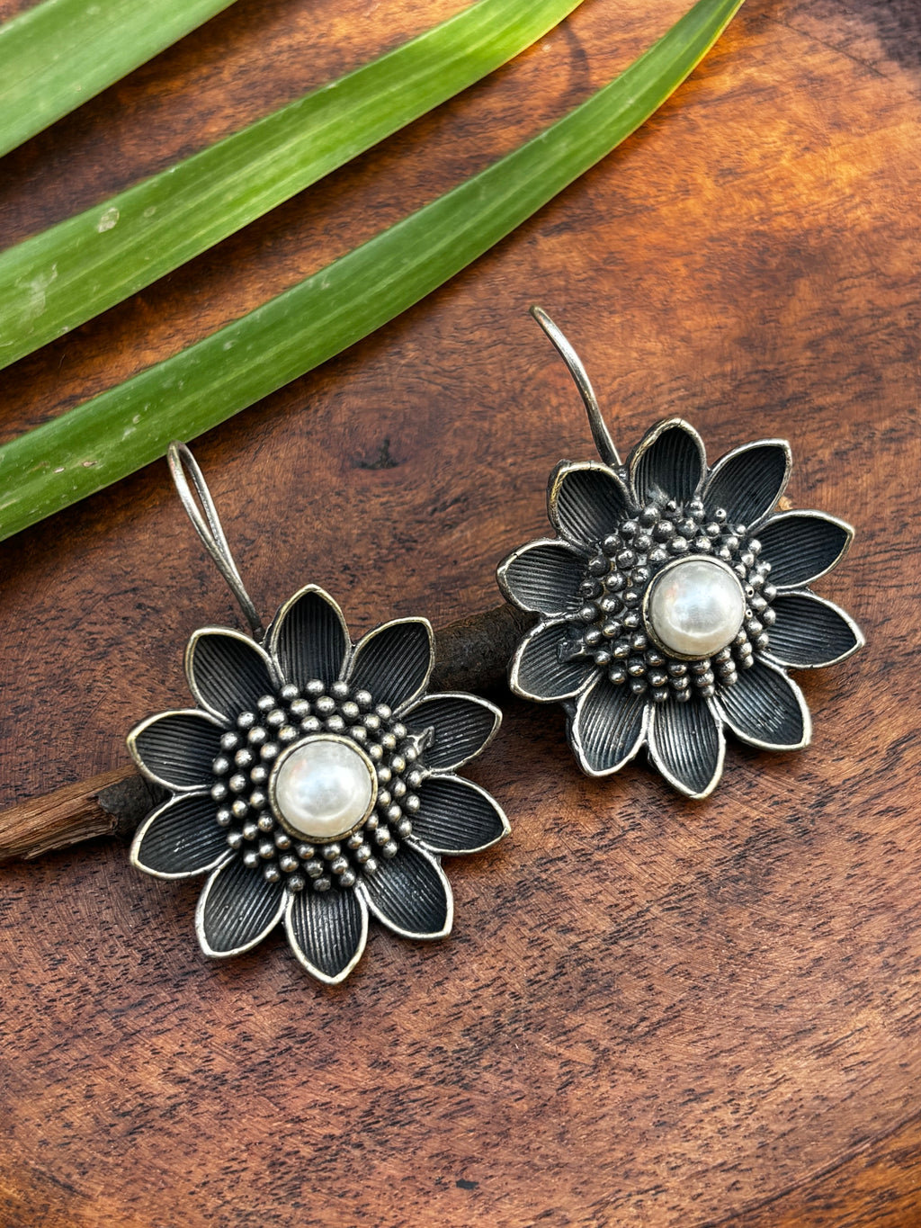 OXIDISED FLOWER WITH PEARL DETALING EARRING