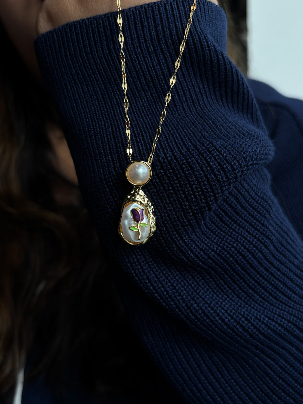 TULIP PENDANT NECKLACE