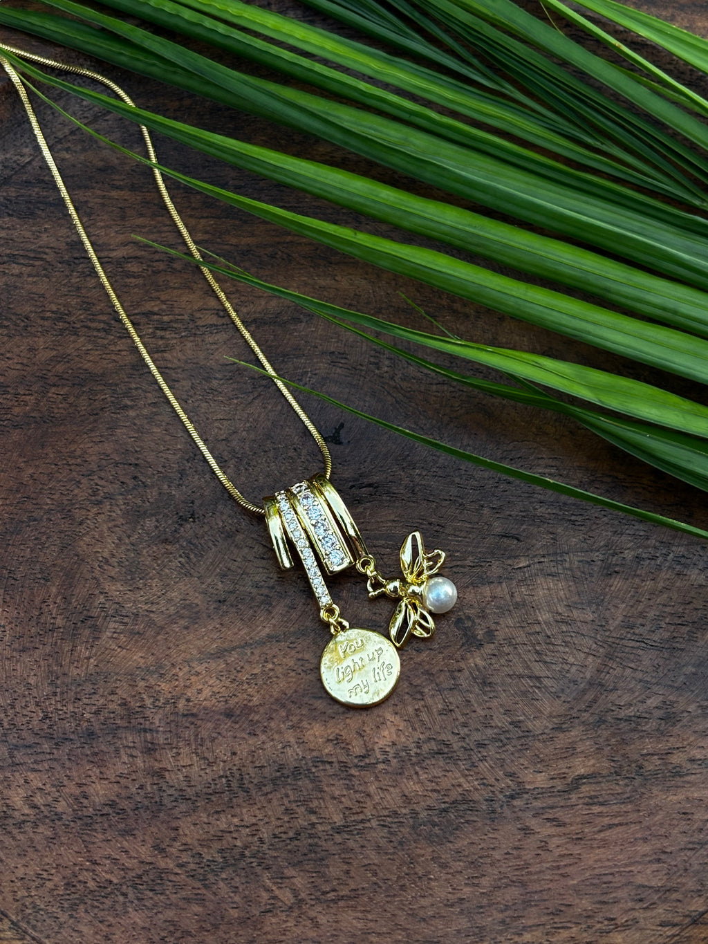 BEE CHARM PENDANT NECKLACE