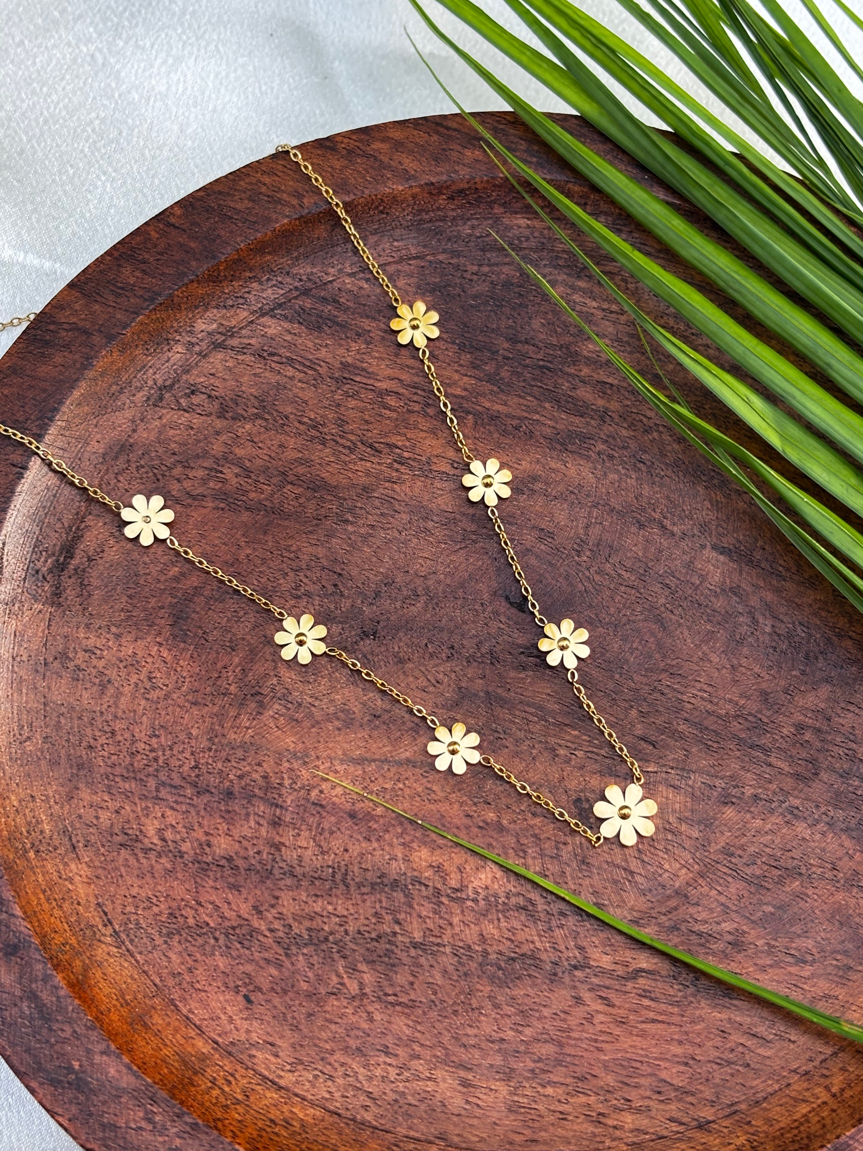 DAISY FLOWER CHAIN NECKLACE