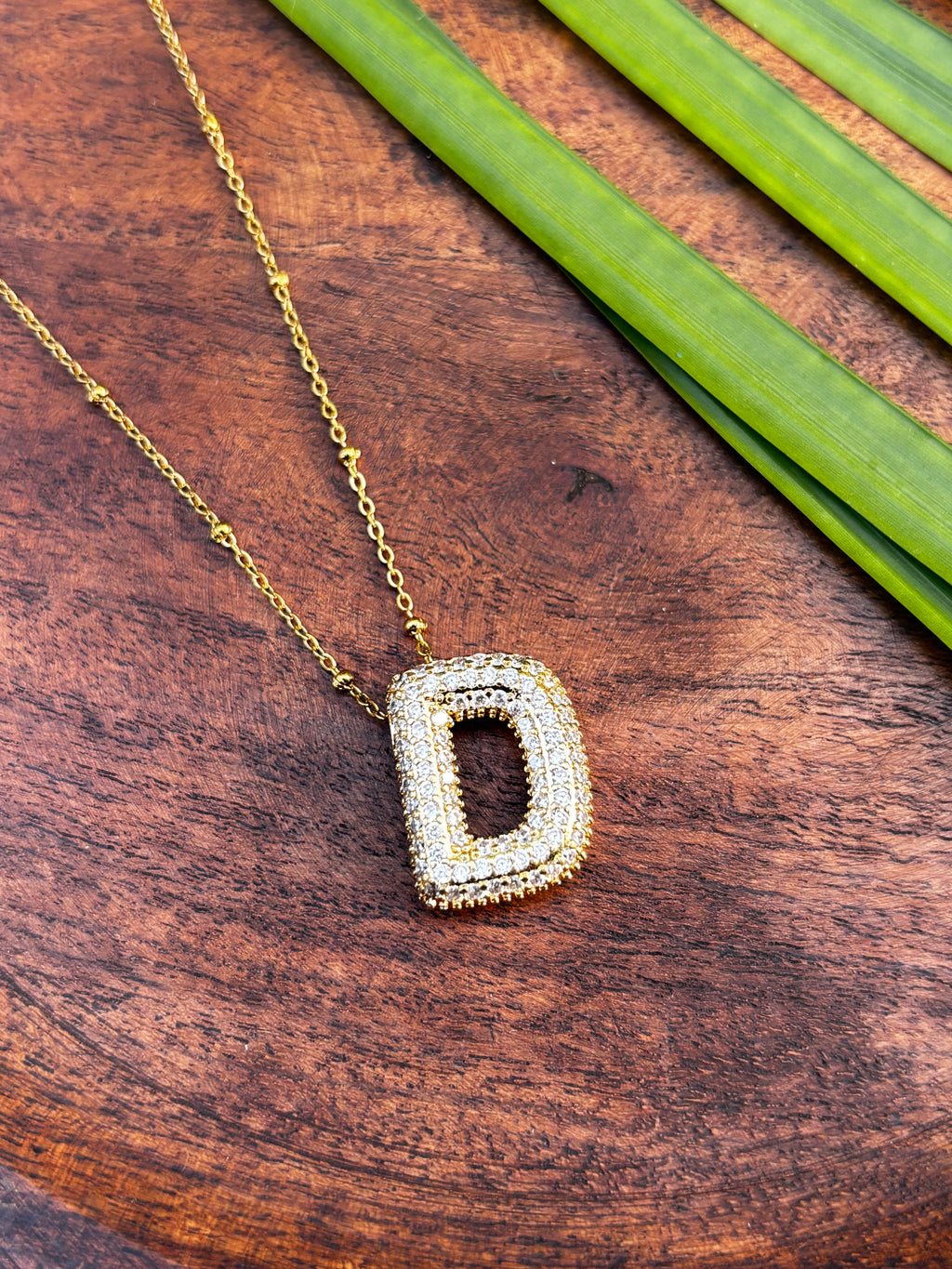 SINGLE ALPHABET DIAMOND PENDANT CHAIN NECKLACE