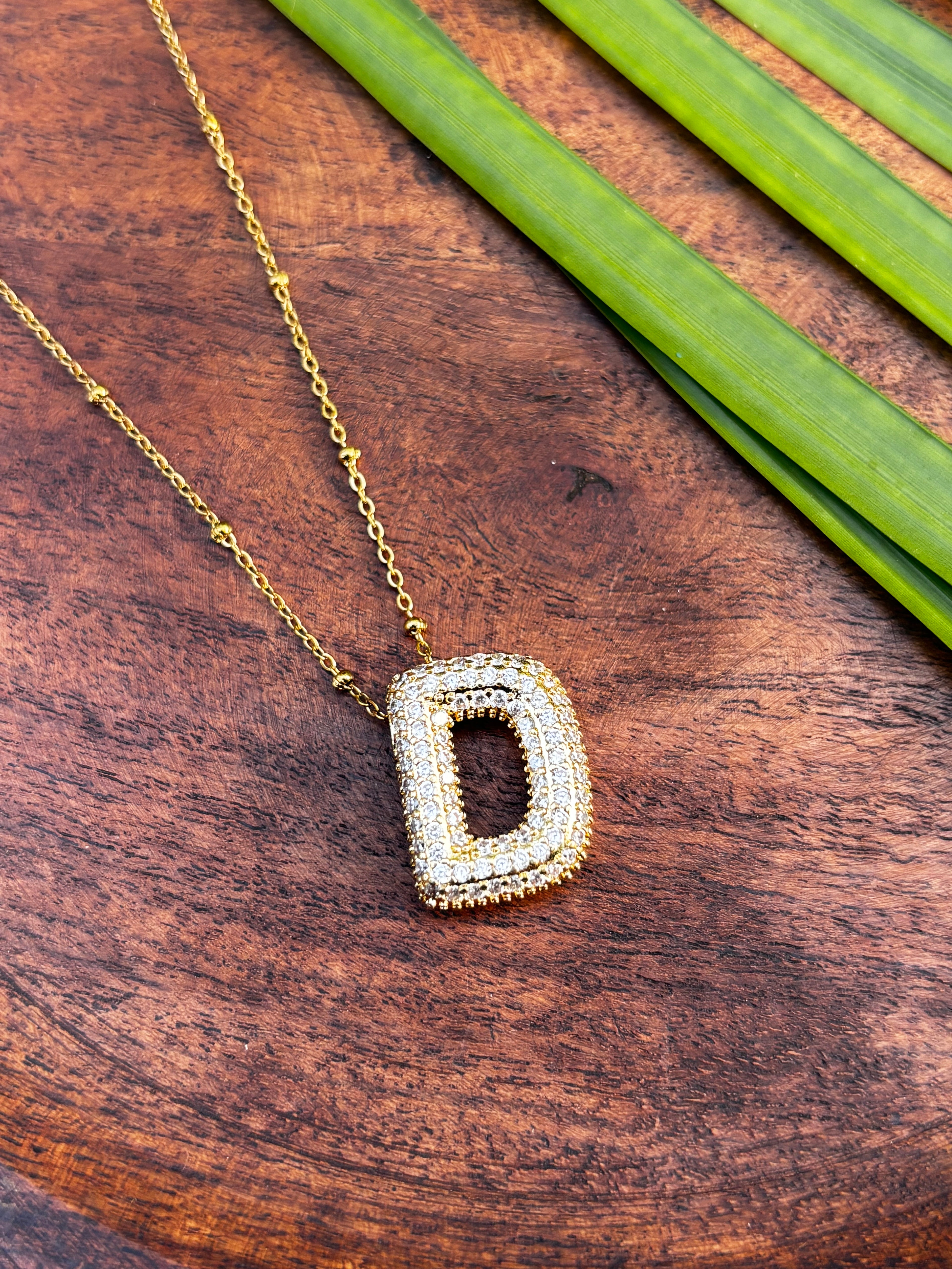 SINGLE ALPHABET DIAMOND PENDANT CHAIN NECKLACE