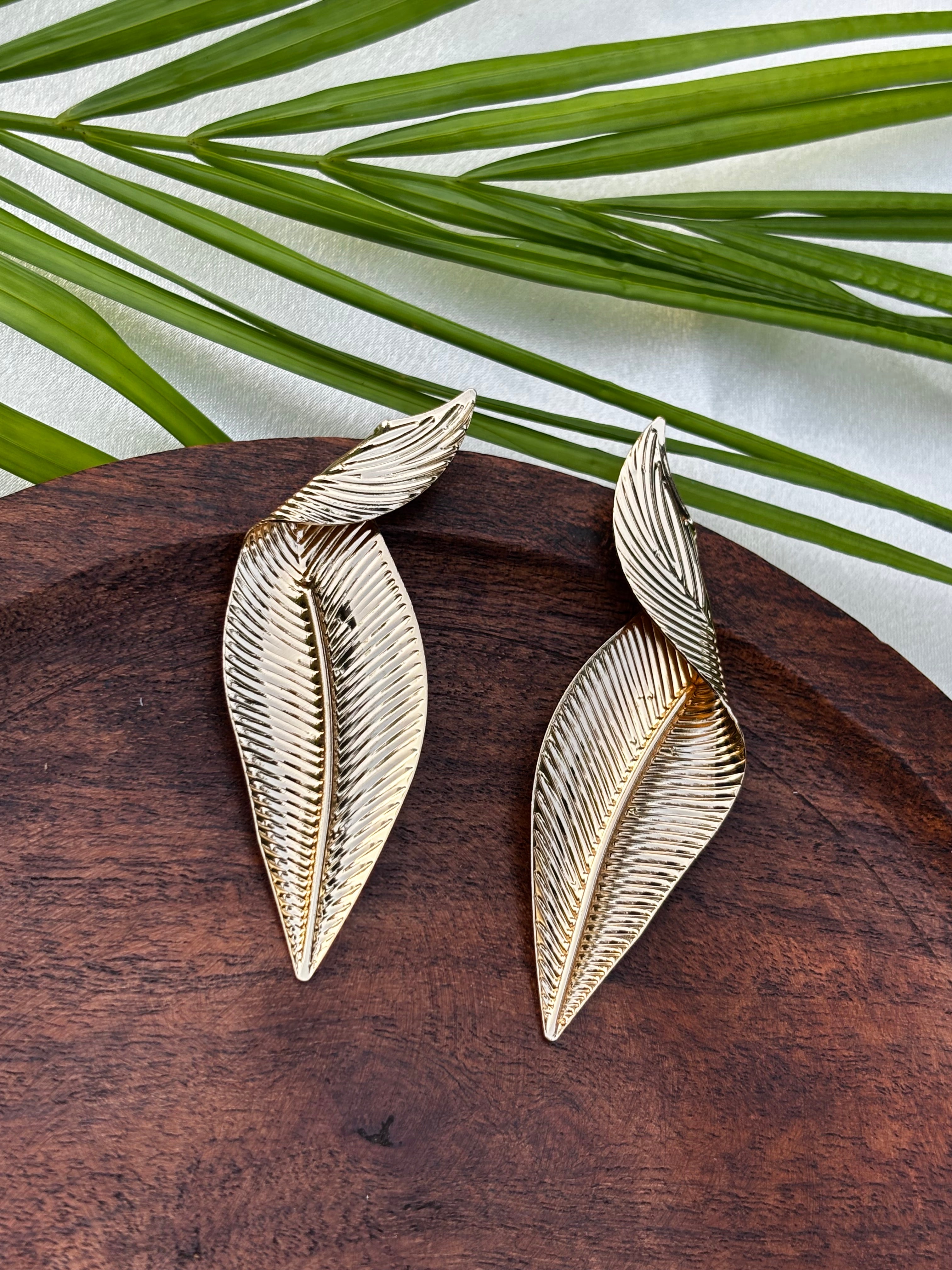 ANTITARNISH FOLDED LEAF EARRING